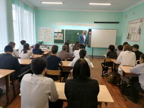 5 декабря школу посетил специалист по управлению персоналом Ершовской станции пути Приволжской железной дороги Пузанов Николай Анатольевич.