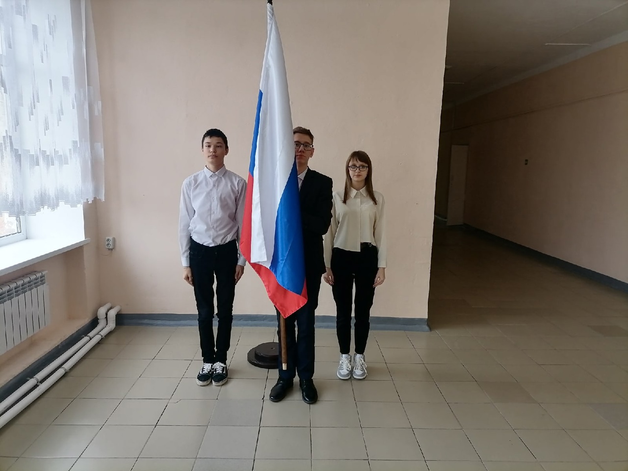 Вынос Государственного флага Российской Федерации.