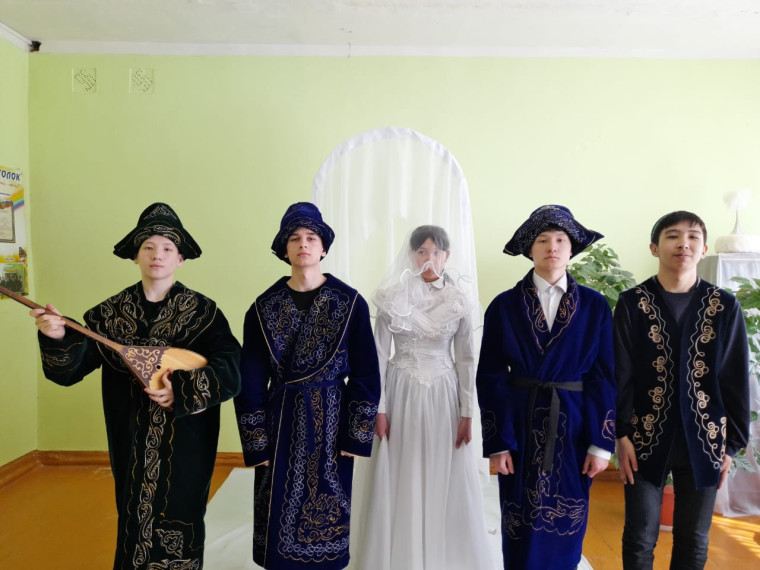 Казахский национальный обряд  Беташар - Снятие фаты.
